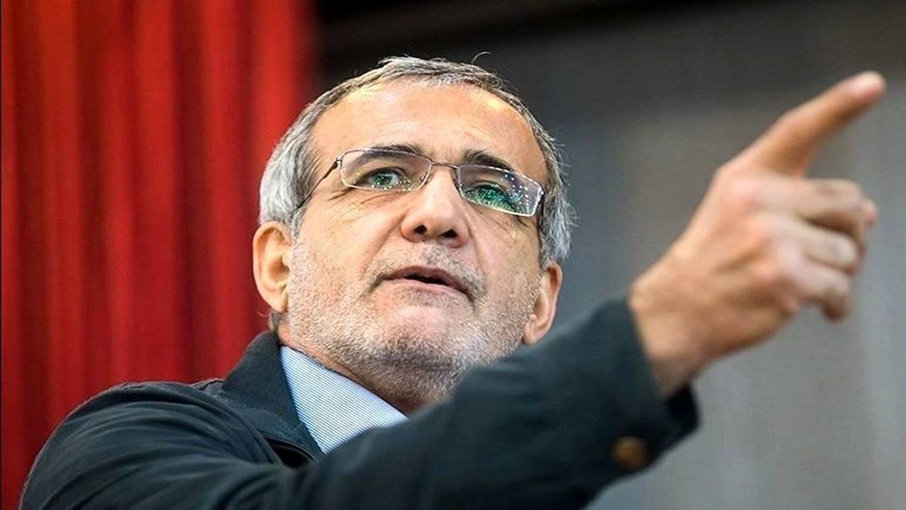 سعود پزشکیان در صفحه مجازی خود، درباره سالروز بمباران شیمیایی روستای زرده کرمانشاه نوشت: آنان که امروز به بهانههای واهی، مردم ایران را تحریم میکنند، همانهایی هستند که به دشمن ایران، سلاح شیمیایی میدادند. گفتنی است، روستای زرده، صبح روز ۳۱ تیر ۱۳۶۷ علیرغم پذیرش قطعنامه ۵۹۸ (آتشبس) از طرف ایران، با بمبهای شیمیایی رژیم صدام، مورد حمله قرار گرفت. این بمباران، ۲۷۵ شهید، بیش از ۲۰۰ مجروح و هزاران مسموم بر اثر عوارض استنشاق گازهای سمی داشت. اهالی این منطقه هنوز از دردهای عمیق آن واقعه حکایت میکنند، روزی که سرنوشت مردم آن با بمبهای شیمیایی و خوشهای دشمن بعثی، تغییر کرد و یادگار آن روز، سالها درد و زخم عمیقی است که هیچگاه بهبود نیافت.