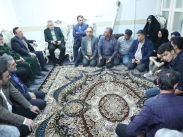 دیدار استاندار قزوین با خانواده مفقودین حادثه بندر شهید رجایی