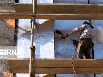اجرای ایزوگام رایگان در ایلام؛ خدمتی برای ۵۰۰ خانوار نیازمند