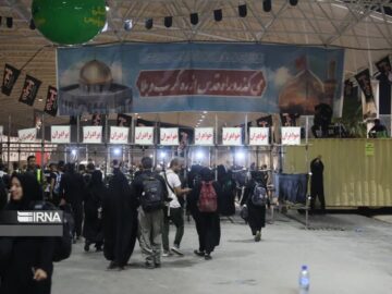 مهران در تب و تاب اربعین؛ شور زائران، عطر کربلا را به مرز آورد