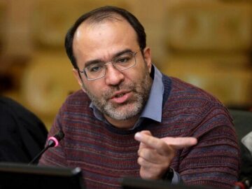 مدیریت نادرست موجب نابودی زمین‌های پایین دست زاینده رود شده است