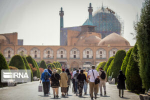 استاندار اصفهان خواستار اقدام فوری دولت برای نجات گردشگری و صنایع‌دستی شد