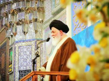 امام جمعه مشهد: فرماندهی دیپلماسی ما باید وصل به فرماندهی میدان باشد