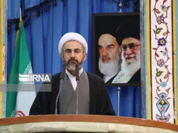 امام جمعه ایلام: وحدت ملی رمز پیروزی است؛ گوش به فرمان رهبری باشیم