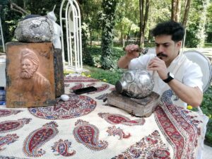 حمایت از خرید صنایع دستی و معرفی گردشگری معنوی در نمایشگاه «روایت عشق و هنر» چهارباغ