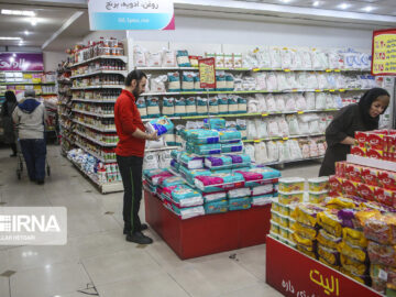 برخورد با احتکارکنندگان کالاهای اساسی/ اتاق شیشه ای در حوزه توزیع ایجاد شود