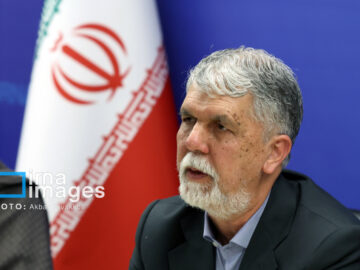 وزیر فرهنگ: با فردای ایران بازی نکنیم
