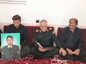 دیدار جانشین فراجا با خانواده شهید جنگ تحمیلی ۱۲ روزه در هوراند