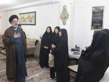 نماینده ولی‌فقیه در بنیاد شهید کشور: فداکاری خانواده های شهدا ماندگار است