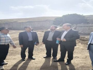 عملیات اجرایی بزرگترین چمن مصنوعی غرب کشور در سنندج آغاز شد
