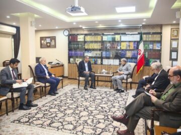 ولایتی: به شرط حفظ خطوط قرمز ایران، مخالفتی با مذاکره نداریم