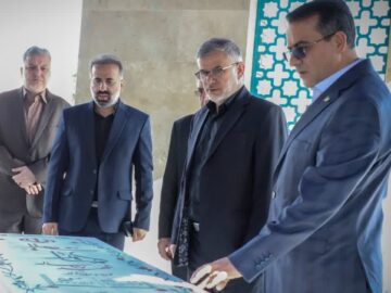 ادای احترام معاون رییس جمهور به مقام شامخ شهدا در البرز
