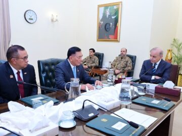 سفر وزیر دفاع اندونزی به پاکستان؛ دیدار با شهباز شریف با دستور تقویت همکاری‌ها