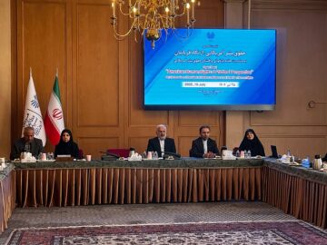 در جهان امروز جنایتکاران جنگی یکدیگر را نامزد جایزه صلح نوبل می‌کنند