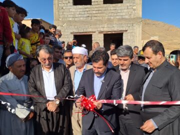 زمین چمن مصنوعی روستای قهرآباد سقز افتتاح شد