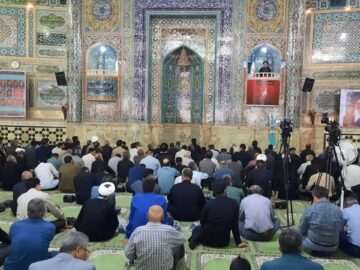 امام‌ جمعه شهرکرد: وحدت ایرانیان در شرایط حاضر باعث افتخار شده است