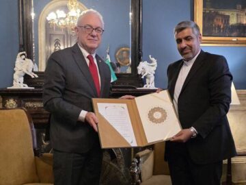 تقدیم رونوشت استوارنامه سفیر جدید ایران به وزیر روابط خارجی اروگوئه 