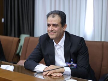 رهنما: سرمربی نمی‌تواند رئیس فدراسیون را دور بزند