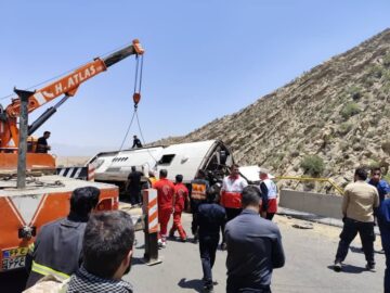 ۱۴ مصدوم حادثه اتوبوس در فارس ترخیص شدند؛ ۲۱ نفر همچنان بستری هستند