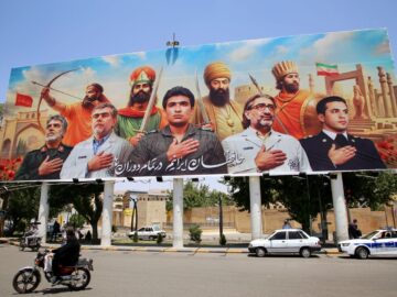 دیوارنگاره میدان امام حسین(ع) شیراز از «حافظان ایران در تمام دوران‌ها» می‌گوید