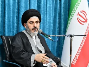 نماینده ولی فقیه در آذربایجان‌غربی: تدبیر رهبر انقلاب موجب عقب راندن دشمنان شد