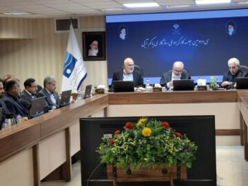 استاندار خوزستان خواستار بازنگری سیاست انتقال آب از کارون شد