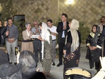 تجلیل از سال‌ها فعالیت بانوی پیشکسوت فرهنگ و رسانه کردستان