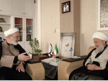 معاون وزیر فرهنگ با خانواده دو شهید قرآنی جنگ ۱۲ روزه دیدار کرد