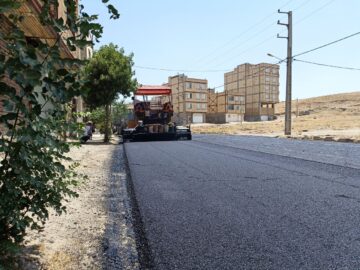 فیلم | آغاز نهضت آسفالت در کنگاور با اعتبار ۲۵۰ میلیارد ریال