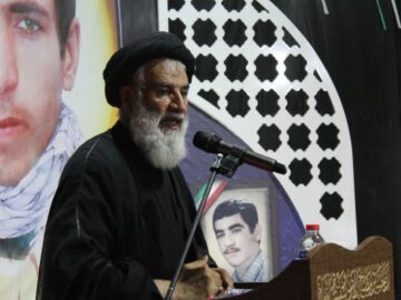 نماینده ولی فقیه در خوزستان: رزمندگان اسلام دست آمریکا را از منطقه کوتاه خواهند کرد