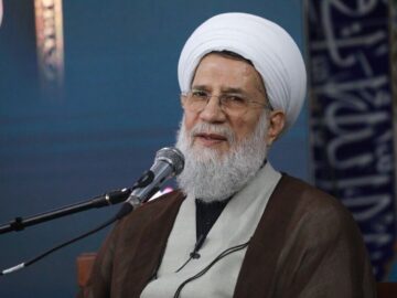 رئیس سازمان عقیدتی سیاسی ارتش: خانواده شهدا نماد شاخص استکبارستیزی هستند