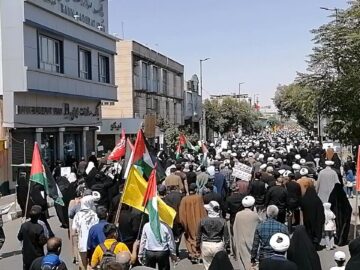 خروش مردم قم در راهپیمایی حمایت از مردم غزه 