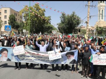 نمازگزاران شهرکرد در راهپیمایی جمعه‌های خشم و نصر شرکت کردند