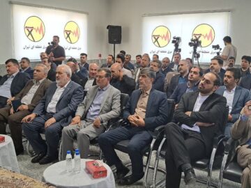 وزیر نیرو : هر هفته طرح های آب و برق و نیروگاه خورشیدی افتتاح‌می شود