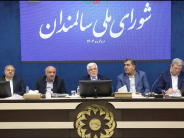 عارف: در شعار اعلام می‌کنیم مردم صاحب انقلاب هستند/ دو طرف وظایف خود را انجام دهند