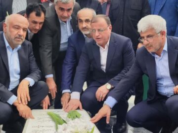 ادای احترام وزیر تعاون به شهدا در آغاز سفر به گلستان