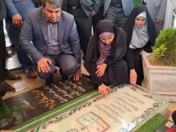 آغاز سفر وزیر راه و شهرسازی به کرمان با ادای احترام به سردار دل‌ها