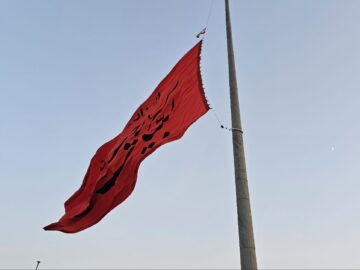 پرچم خدام‌الحسین در مرز شلمچه برافراشته شد