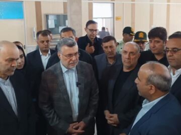 وزیر بهداشت از طرح‌های عمرانی در دست اجرای سراب بازدید کرد 