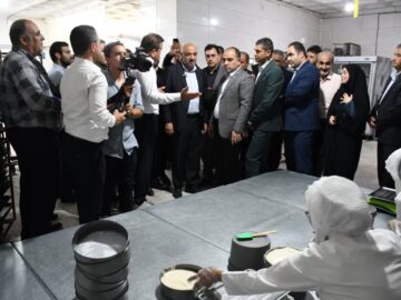 وزیر تعاون در خانه مادربزرگ گنبدی
