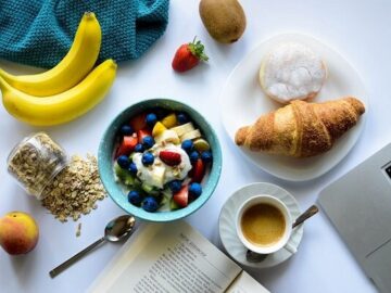 کیک و بیسکویت به عنوان وعده صبحانه، برای کودکان ارزش غذایی ندارد
