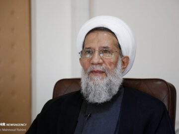 شهدا را خدا گلچین می‌کند؛ باید زانوی ادب در برابر خانواده‌هایشان زد