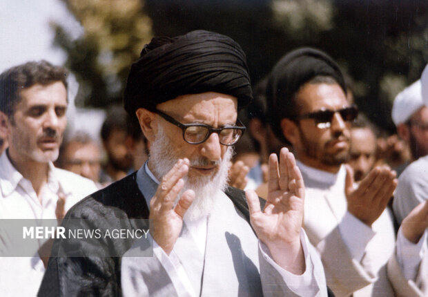 ماجرای نخستین خطبه ای که آیت الله طالقانی خواند؛ترس دشمن از آگاهی مردم