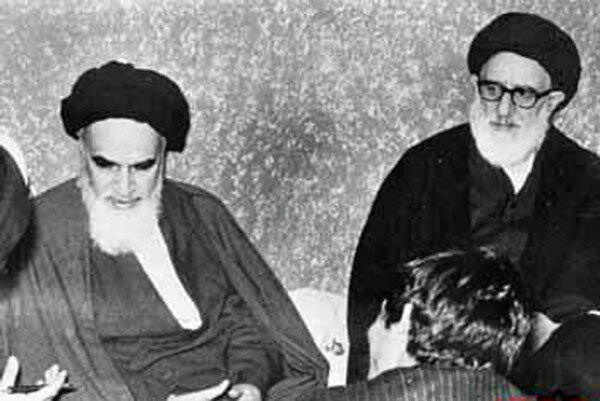 ماجرای نخستین خطبه ای که آیت الله طالقانی خواند؛ترس دشمن از آگاهی مردم