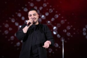 آرون افشار برای «ایران» خواند؛ جای این کار خالی بود