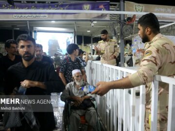 بیات: ۵۰ درصد زائران اربعین از مرز مهران خارج خواهند شد