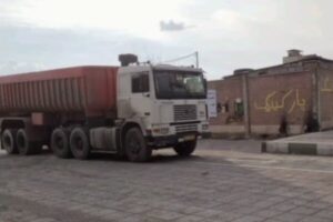تریلی با راننده ۱۳ساله در محور یزد_میبد متوقف شد