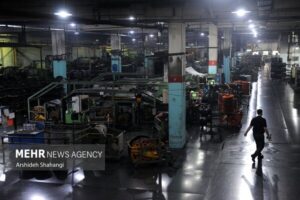 حرکت آهسته تولید در خرداد ۱۴۰۴؛ صنایع منتظر اجرای کامل حمایت‌ها