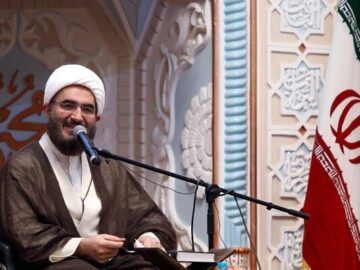 آیت الله نعیم آبادی جزو شخصیت‌های حسنه در بین ائمه جمعه بود