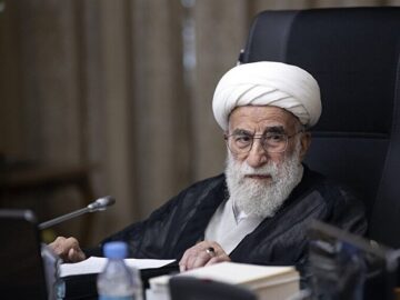 وظیفه حراست از جمهوریت و اسلامیت نظام بر عهده شورای نگهبان است